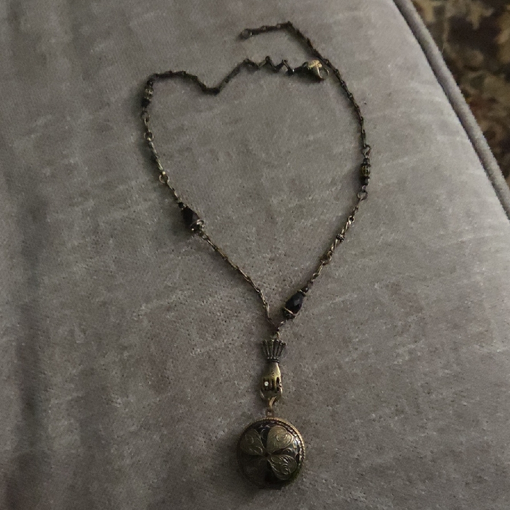 Sweet Romance Goldtone and Black Pendant Necklace - Picture 2 of 3